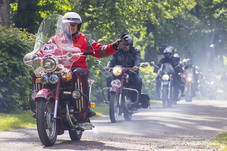 Starptautiskā moto festivāla Baltic Jawa 2014 dalībnieki viesojas Dikļu pilī 126753