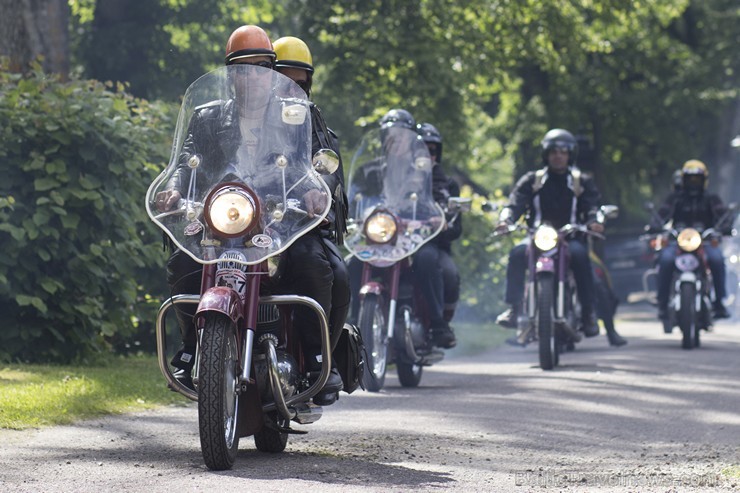 Starptautiskā moto festivāla Baltic Jawa 2014 dalībnieki viesojas Dikļu pilī 126755