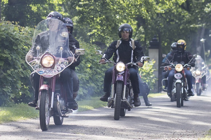 Starptautiskā moto festivāla Baltic Jawa 2014 dalībnieki viesojas Dikļu pilī 126756