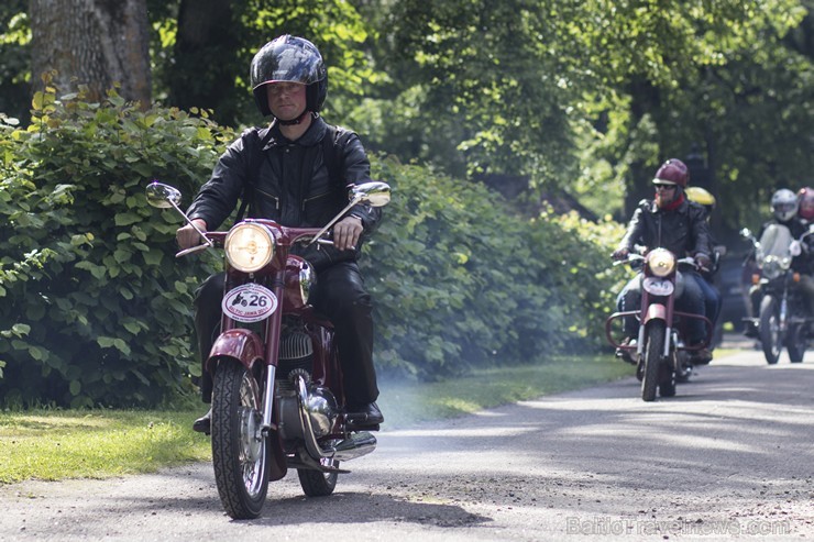 Starptautiskā moto festivāla Baltic Jawa 2014 dalībnieki viesojas Dikļu pilī 126760