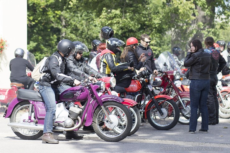 Starptautiskā moto festivāla Baltic Jawa 2014 dalībnieki viesojas Dikļu pilī 126761