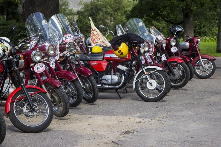 Starptautiskā moto festivāla Baltic Jawa 2014 dalībnieki viesojas Dikļu pilī 126770