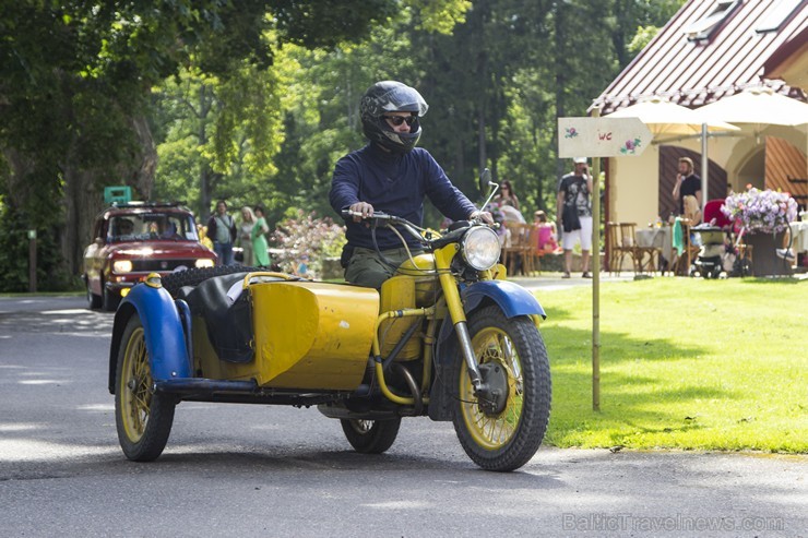 Starptautiskā moto festivāla Baltic Jawa 2014 dalībnieki viesojas Dikļu pilī 126771