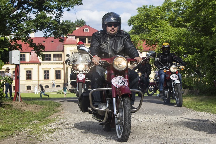 Starptautiskā moto festivāla Baltic Jawa 2014 dalībnieki viesojas Dikļu pilī 126780