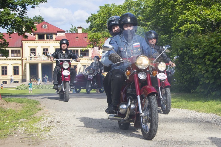 Starptautiskā moto festivāla Baltic Jawa 2014 dalībnieki viesojas Dikļu pilī 126782