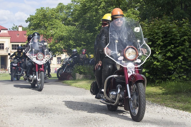 Starptautiskā moto festivāla Baltic Jawa 2014 dalībnieki viesojas Dikļu pilī 126784