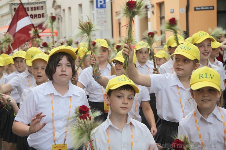 Pasaules koru olimpiādes gājiens Rīgas ielās norīt lielās ovācijās 128324