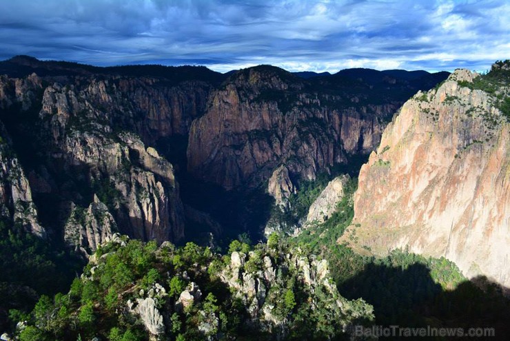 Kanjonus apskatīt ir neiespējami, tam jāvelta vismaz četras dienas. Attēlā redzams viens no sešiem kanjoniem- Barranca de Candamena. 128394