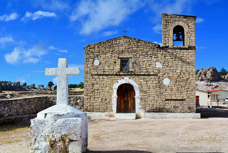 Spāņu misionāri te izveidojuši vairākas senas misijas ar mazām, vēsturiskām baznīciņām. 128410