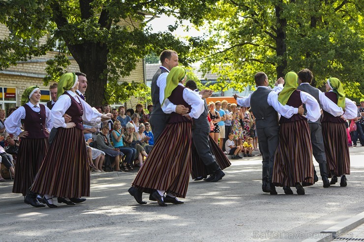 Aizvadīti pirmie Neretas novada svētki 128542