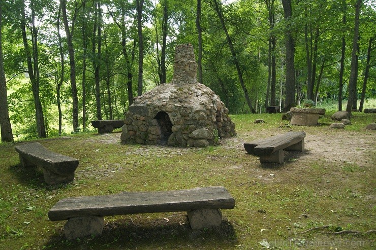 Aknīste ir viena no gleznainākajām Sēlijas mazpilsētām. Tā atrodas  starp Neretu un Subati, turpat netālu arī Latvijas - Lietuvas robeža 128723