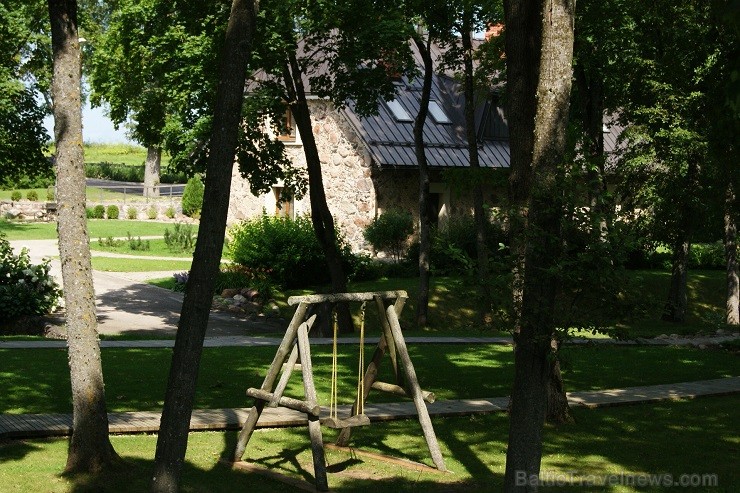 Brīvdienu māju komplekss Ūdensdzirnas atrodas Salas novada Biržos, nodrošinot ceļotājus ar nakšņošanas, ēdināšanas, izklaides un atpūtas pakalpojumiem 128790