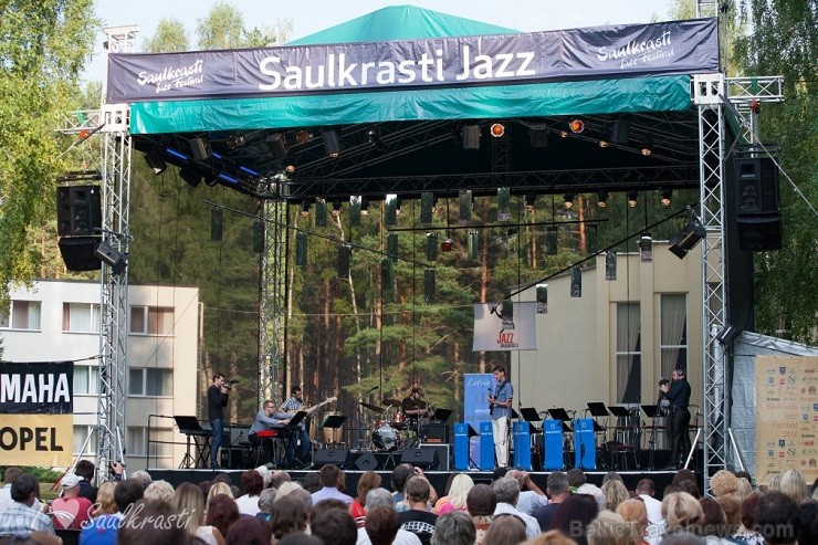 Līdz 26. jūlijam Minhauzena Undā notiek XVII starptautiskais Saulkrastu džeza festivāls «Saulkrasti Jazz 2014», kurā uzstājas izcili džeza mūziķi no 1 129175