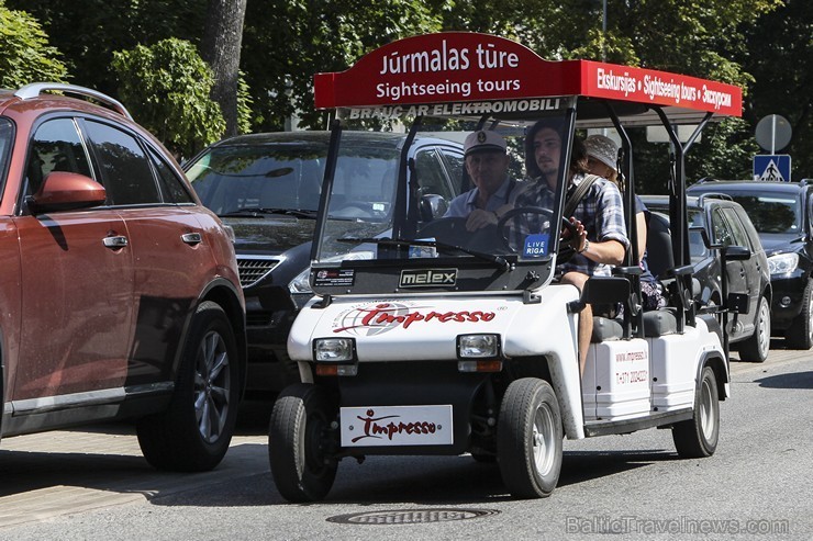 Kādus transportlīdzekļus Travelnews.lv novēroja Jūrmalā Jaunā Viļņa laikā 129832