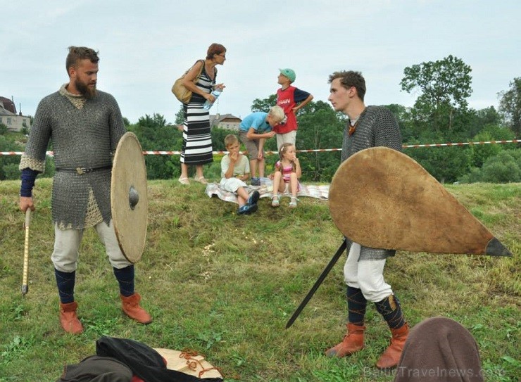 01.08.2014 vēstures rekonstrukciju klubi cīnījās par princeses Rozes atbrīvošanu un vakara noslēgumā koklētājs un princese Roze atkal satikās!Cīņas no 129993