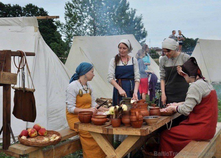 01.08.2014 vēstures rekonstrukciju klubi cīnījās par princeses Rozes atbrīvošanu un vakara noslēgumā koklētājs un princese Roze atkal satikās!Cīņas no 129995