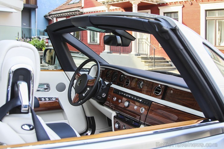 Travelnews.lv izbrauc ar jauno «Rolls-Royce Phantom Drophead Coupe» pa Kurzemi 130035