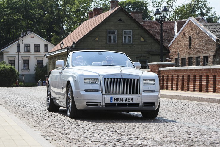 Travelnews.lv izbrauc ar jauno «Rolls-Royce Phantom Drophead Coupe» pa Kurzemi 130042