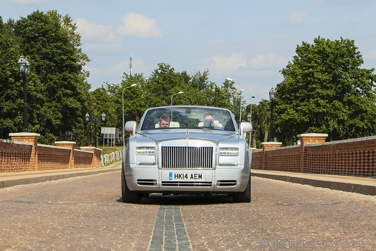 Travelnews.lv izbrauc ar jauno «Rolls-Royce Phantom Drophead Coupe» pa Kurzemi 130043