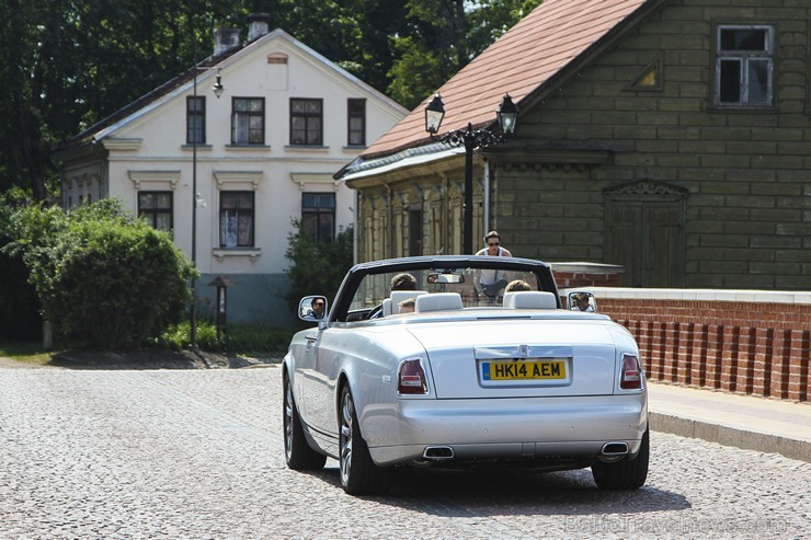 Travelnews.lv izbrauc ar jauno «Rolls-Royce Phantom Drophead Coupe» pa Kurzemi 130044