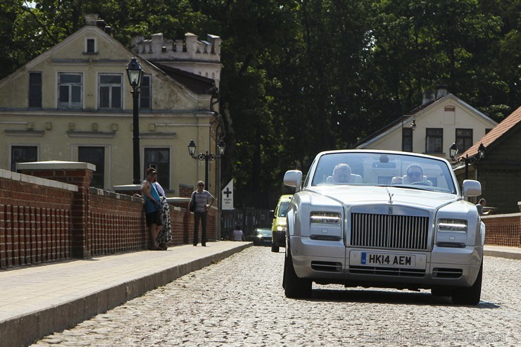 Travelnews.lv izbrauc ar jauno «Rolls-Royce Phantom Drophead Coupe» pa Kurzemi 130045