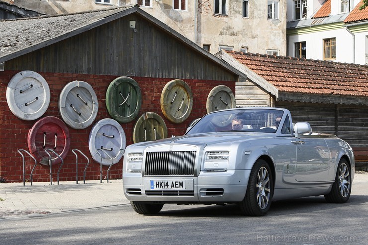 Travelnews.lv izbrauc ar jauno «Rolls-Royce Phantom Drophead Coupe» pa Kurzemi 130046