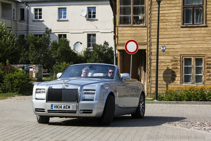 Travelnews.lv izbrauc ar jauno «Rolls-Royce Phantom Drophead Coupe» pa Kurzemi 130047