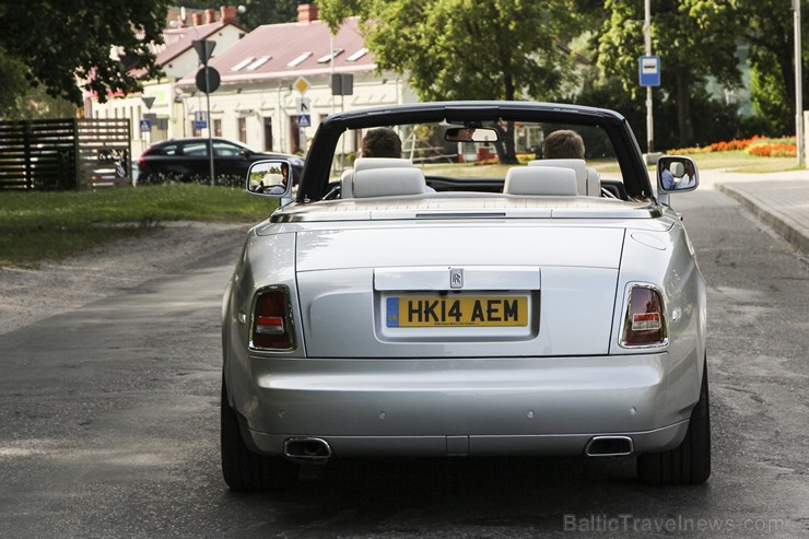 Travelnews.lv izbrauc ar jauno «Rolls-Royce Phantom Drophead Coupe» pa Kurzemi 130048