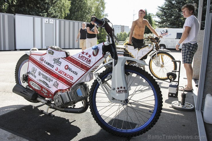 Rīgā, pilsētas svētku ietvaros, Biķernieku trasē notiks Rietumu Bank Latvian FIM Speedway Grand Prix 8.posms. Ar šīm, pasaulē augstākajām spīdveja sac 130056