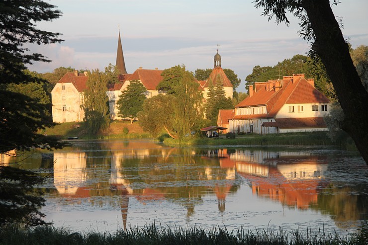 Travelnews.lv redakcija iepazīst Jaunpils dārgumus - www.jaunpils.lv 130193