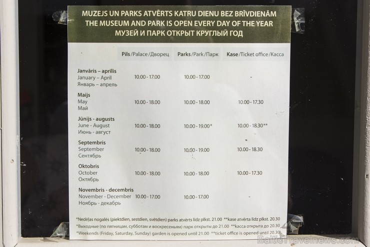 10 ha lielais baroka stila franču dārzs ir ievērojamākais vēsturiskais dārzs Baltijā. Dārzs tika ierīkots paralēli pils būvniecībai no 1736. līdz 1740 130451