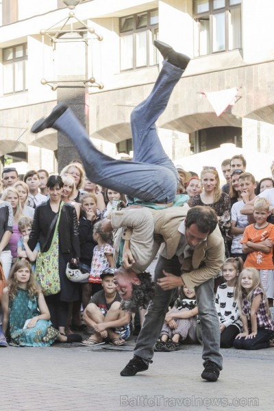 Rīgā aizvadīts vērienīgākais starptautiskais ielu mākslas un pasaules mūzikas festivāls «Re Re Rīga» 130508