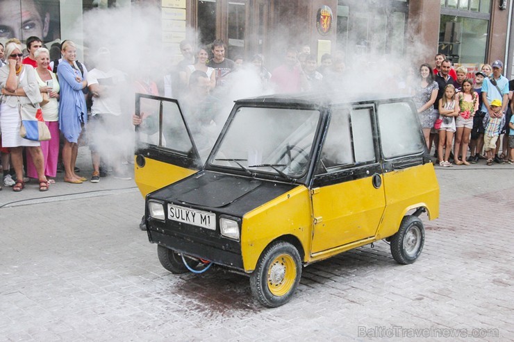 Rīgā ar daudzveidīgu programmu aizvadīts vērienīgais starptautiskais ielu mākslas un pasaules mūzikas festivāls «Re Re Rīga» 130523