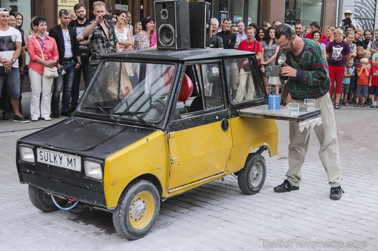 Rīgā aizvadīts vērienīgākais starptautiskais ielu mākslas un pasaules mūzikas festivāls «Re Re Rīga» 130524