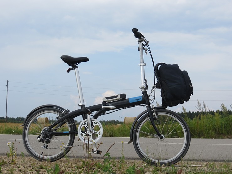 Saliekamais velosipēds «Tern Link C7» ar 7 ātrumiem ir pietiekoši ātrs, lai uzturētu braukšanas ātrumu starp 15 un 20 km/h 130709