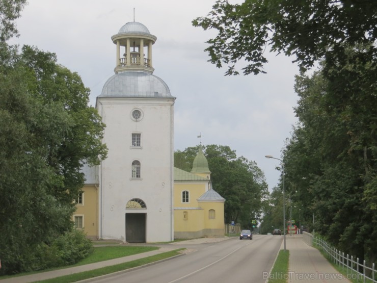 Krustpils pils jeb Krusta pils ir viduslaiku pils Daugavas labajā krastā Jēkabpilī. 13. gadsimtā tā bija vienīgā Rīgas arhibīskapam piederošā mūra pil 130761