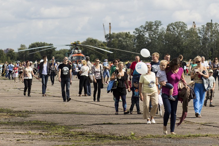 Ar krāšņu pasākumu programmu atzīmē lidostas Spilve 60 jubileju 130927