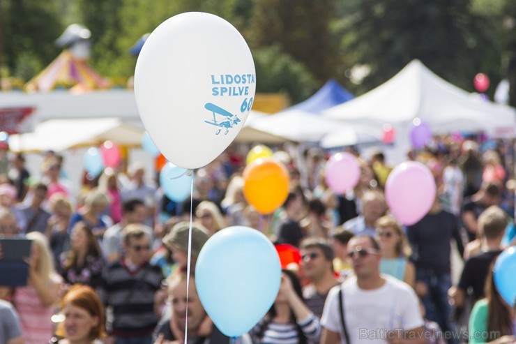 Ar krāšņu pasākumu programmu atzīmē lidostas Spilve 60 jubileju 130929