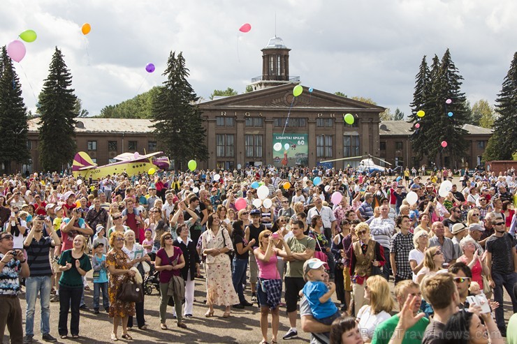 Ar krāšņu pasākumu programmu atzīmē lidostas Spilve 60 jubileju 130930