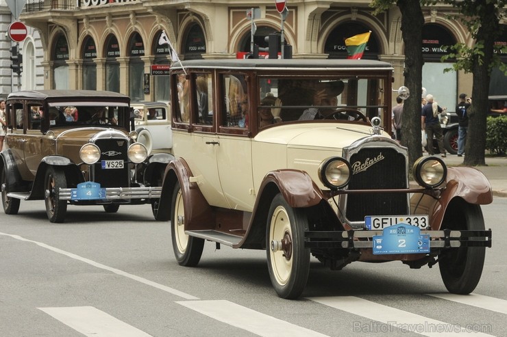 Jau devīto reizi noticis starptautiskais seno spēkratu salidojums «Riga Retro» 131012