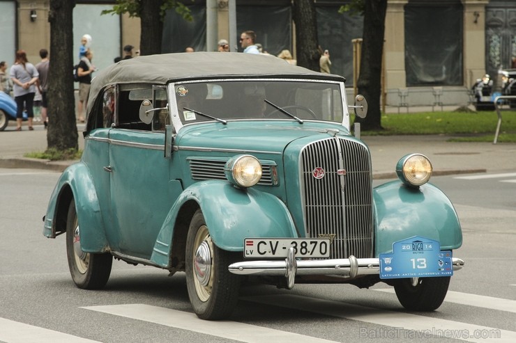 Jau devīto reizi noticis starptautiskais seno spēkratu salidojums «Riga Retro» 131016