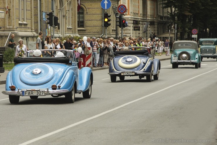 Jau devīto reizi noticis starptautiskais seno spēkratu salidojums «Riga Retro» 131020