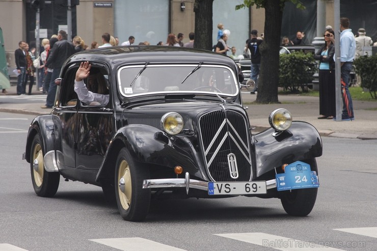 Jau devīto reizi noticis starptautiskais seno spēkratu salidojums «Riga Retro» 131023