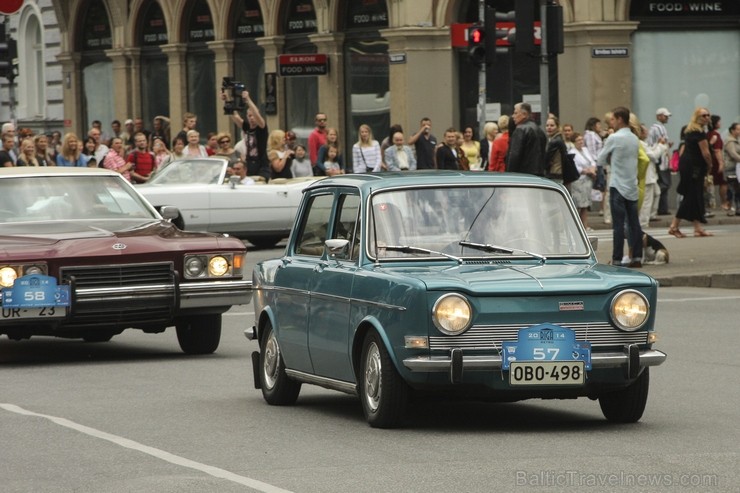 Jau devīto reizi noticis starptautiskais seno spēkratu salidojums «Riga Retro» 131041