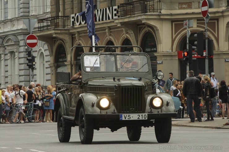 Jau devīto reizi noticis starptautiskais seno spēkratu salidojums «Riga Retro» 131104