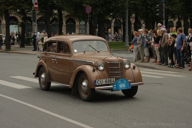 Jau devīto reizi noticis starptautiskais seno spēkratu salidojums «Riga Retro» 131106