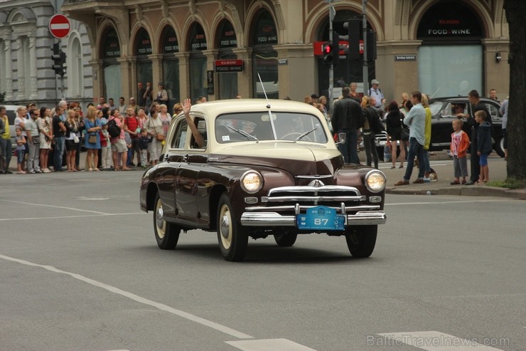 Jau devīto reizi noticis starptautiskais seno spēkratu salidojums «Riga Retro» 131108