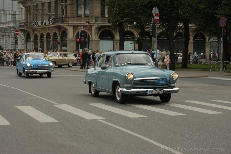 Jau devīto reizi noticis starptautiskais seno spēkratu salidojums «Riga Retro» 131113