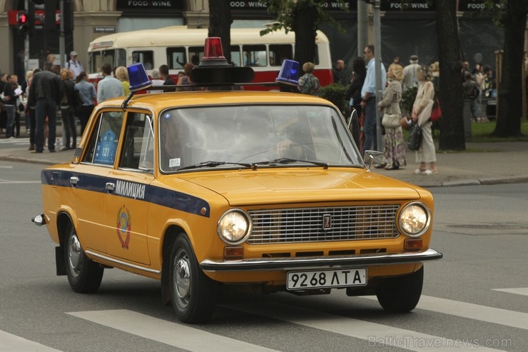 Jau devīto reizi noticis starptautiskais seno spēkratu salidojums «Riga Retro» 131132