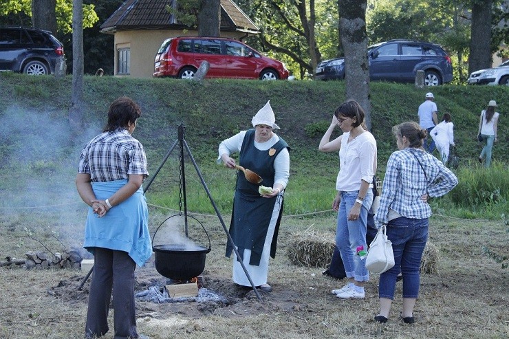 09.08.2014 Jaunpils pilī norisinājās Viduslaiku svētki, kuros satikās pagātne un nākotne, zūdot laika robežām - www.jaunpilspils.lv 131218